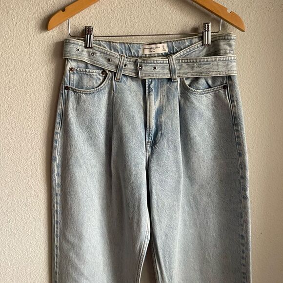 NWT Abercrombie & Fitch The Loose High Rise Belted Jeans in Light Wash - Picture 3 of 6